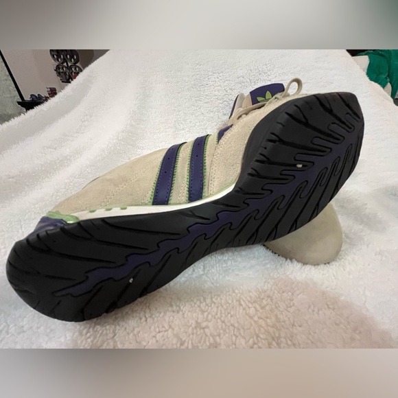 Adidas team Suede Racing shoe - almost new and in great condition. Size 11 US - Picture 3 of 4